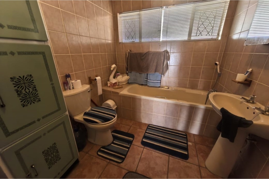 5 Bedroom Property for Sale in Hadison Park Northern Cape